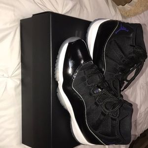 Air Jordan 11 retro size: 7.5 men